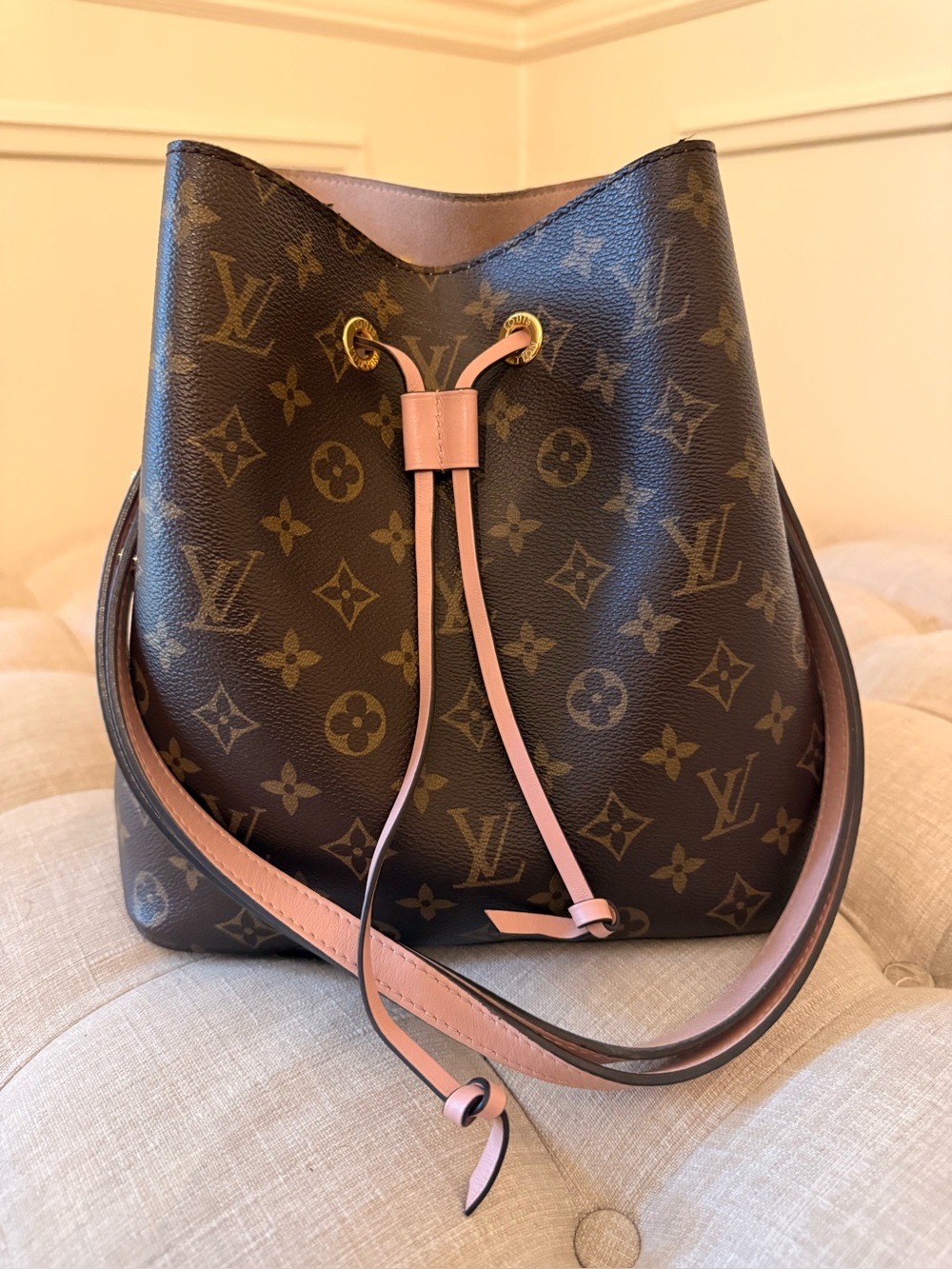 Louis Vuitton Monogram Neonoe MM Rose Poudre